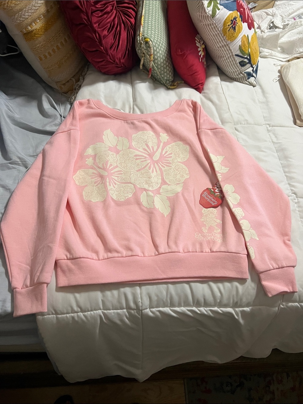 Women's Pink Crewneck Strawberry Shortcake Floral Print Oversized Sweatshirt